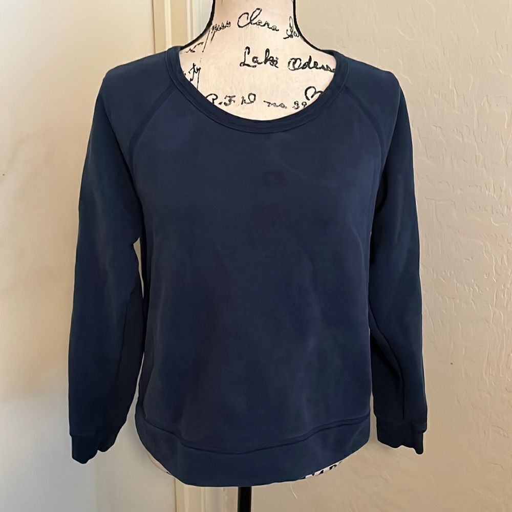 Everlane Blue Pullover Sweatshirt Casual Contemporary Active Gym Hiking Outdoor